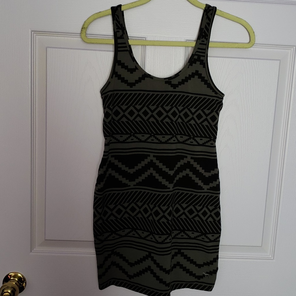 Pink Victoria's Secret tank - Picture 2 of 5